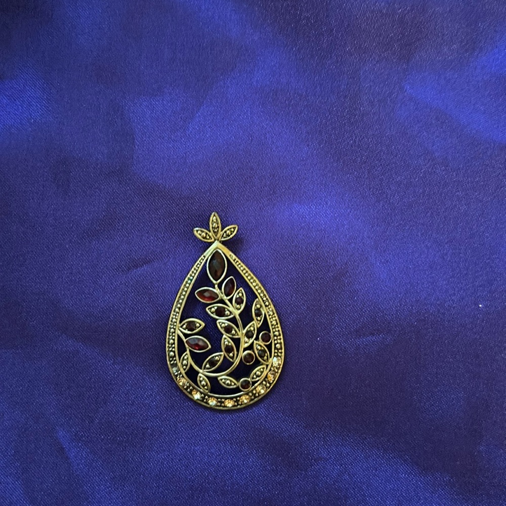Pendant, gold color with granite like stones